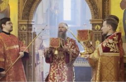 Епископ Павлово-Посадский Силуан совершил Литургию в храме Воскресения Христова в Поповке