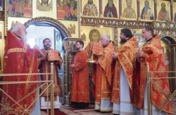 Архиепископ Одинцовский Фома совершил Литургию в храме Собора Московских святых в Бибиреве