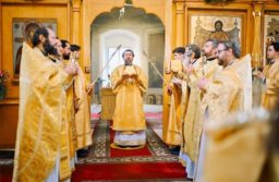 Митрополит Воскресенский Григорий совершил Литургию в храме Воскресения Христова в Кадашах