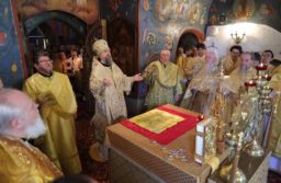 Митрополит Воскресенский Григорий совершил Литургию в храме Василия Блаженного на Красной площади