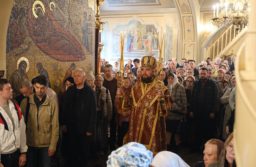 Митрополит Звенигородский Арсений возглавил престольный праздник в храме Воздвижения Креста Господня в Алтуфьеве