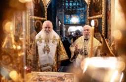 Митрополит Каширский Феогност возглавил Литургию в храме Казанской иконы Божией Матери в Коломенском