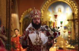 Митрополит Волоколамский Антоний возглавил престольные торжества храма Воскресения Словущего на Успенском Вражке